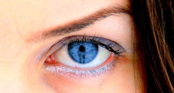 A kék szemű emberek mindannyian rokonok